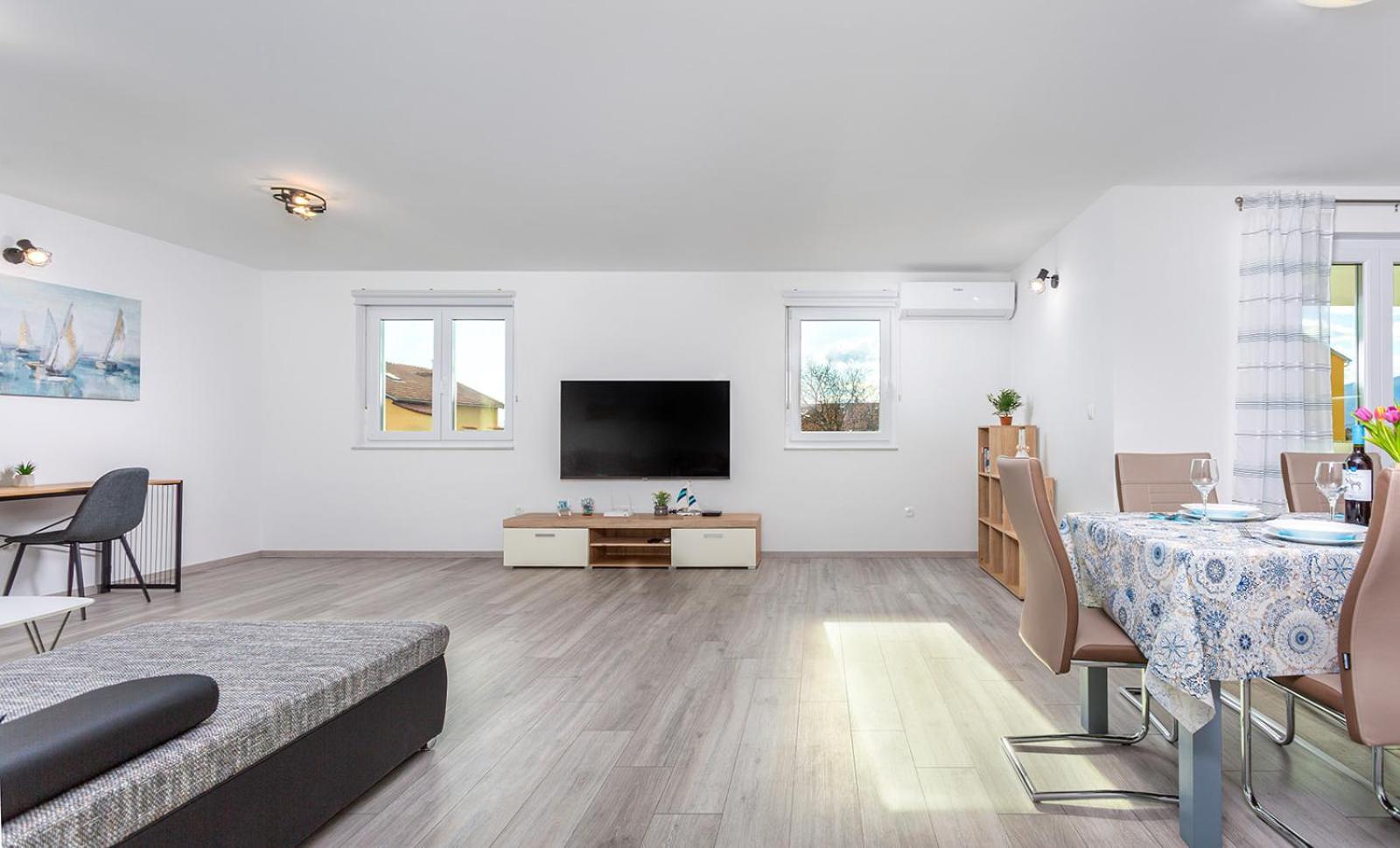 Kvarner Bay - 2 & 4 *